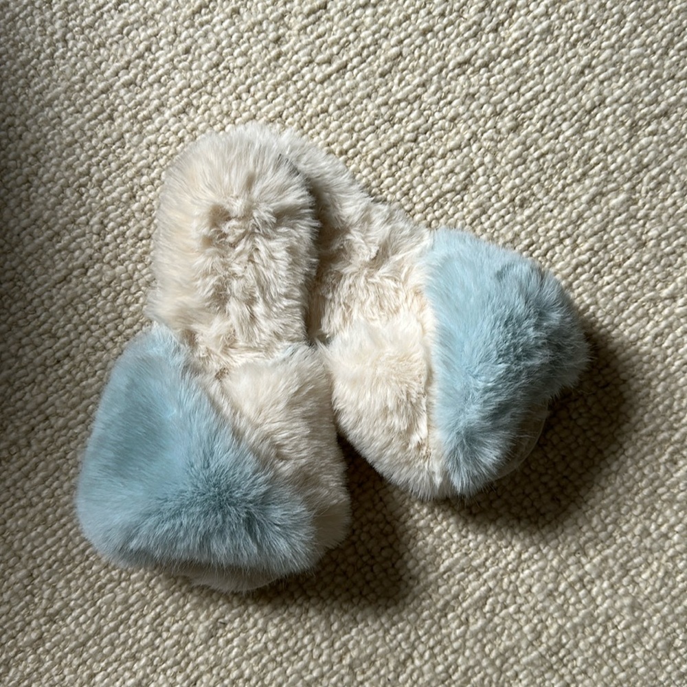 Shiraleah ladies criss cross fuzzy slippers S/M 6-8